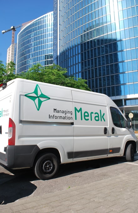 Photo d'une camionette Merak en stationnement