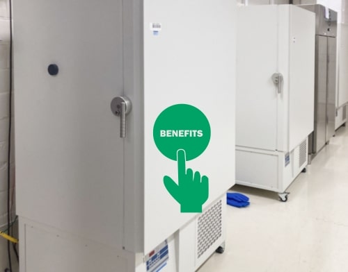 ULT vriezers in de klimaatkamer van Merak met opschrift benefits
